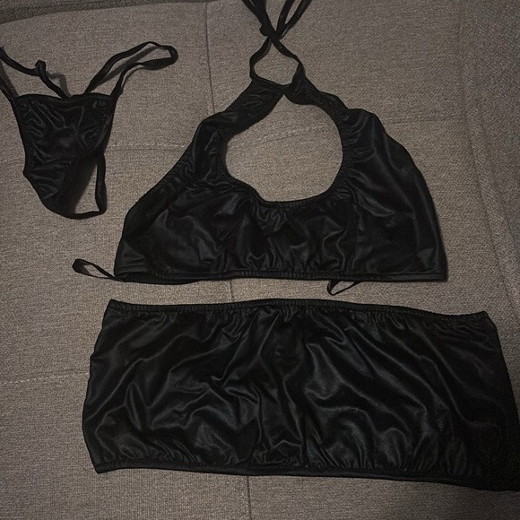 Magic Silk Exposed - Black Onyx Plunge Halter & Mini Skirt Set - Picture 3 of 7